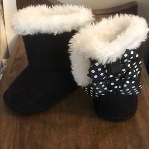 Black soft boots with white fuzzy lining